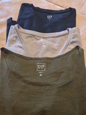 GAP Long Sleeve T Shirt Set - Black, Taupe, Olive Green Is NWT